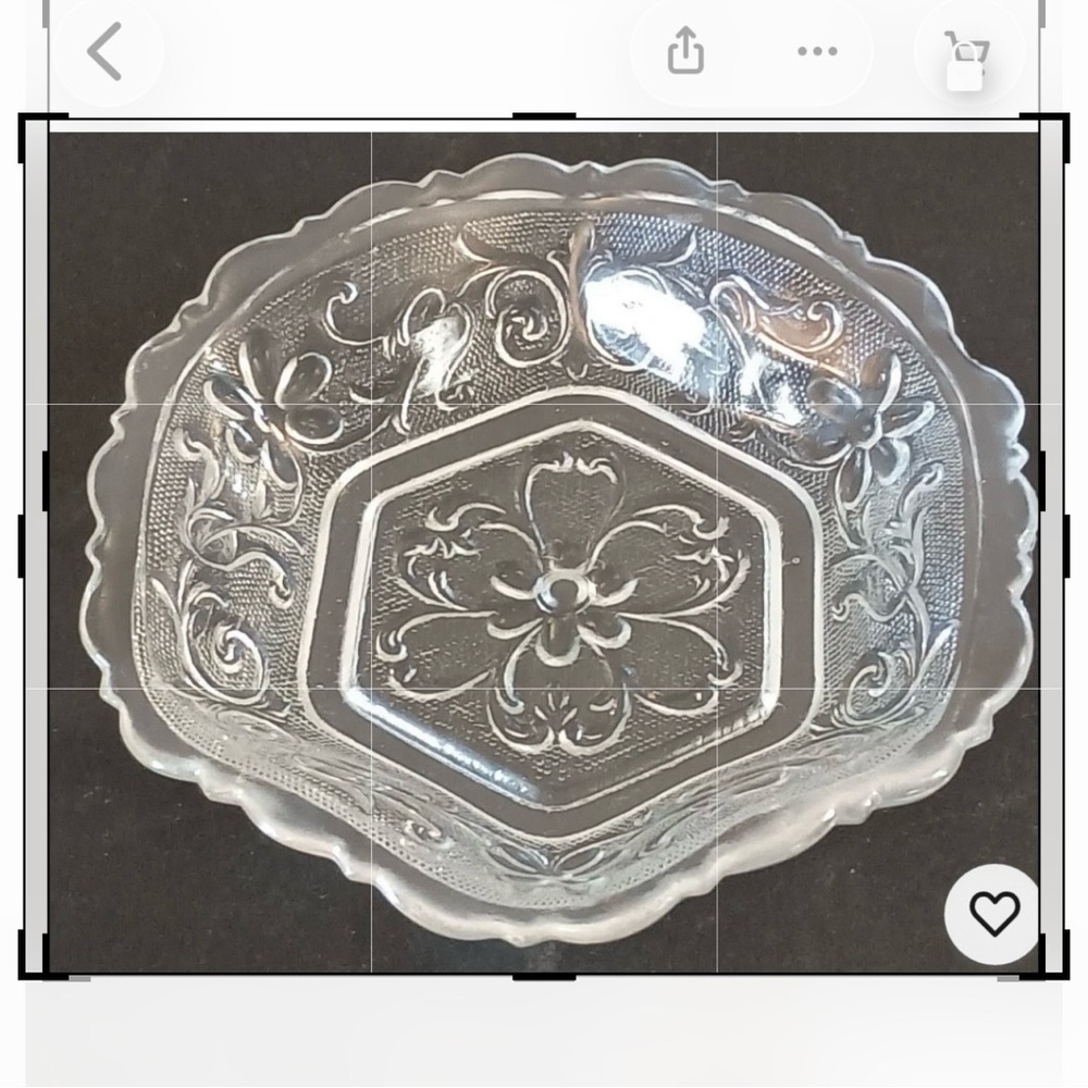 Vintage Indiana glass candy dish. Tiara
Sandwich pattern. Hexagonal shape.
